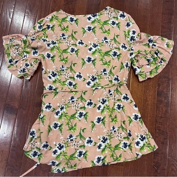 Suzanne Betro pink blush floral wrap top size medium - Picture 3 of 7